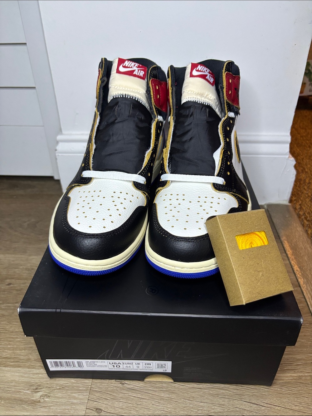 Nike Air Jordan 1 Retro High OG - Black/White/Red with Gold Trim